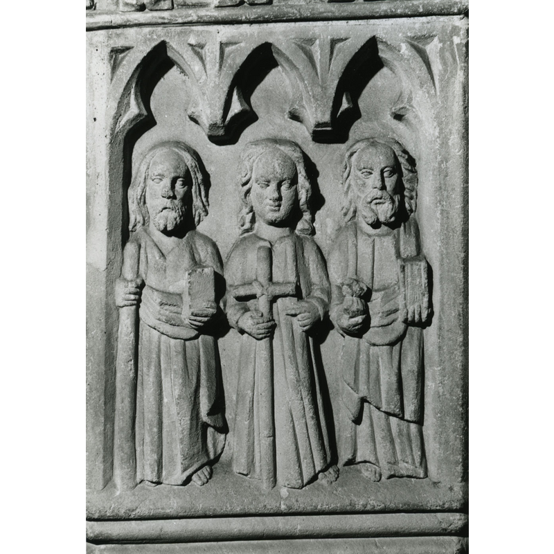 identified by their symbols as: left: St. James the Less or St. Jude, depending on the identification of the staff or club; centre: Philip, with his staff with crossed top; right: Matthew or Judas Iscariot
