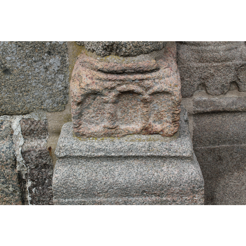 the granite has held well the exposure to the elements