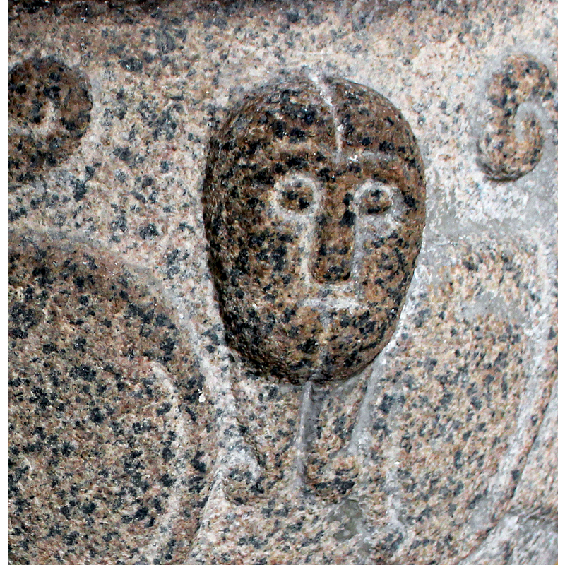 a device also found on other Romanesque fonts [cf. Font notes]