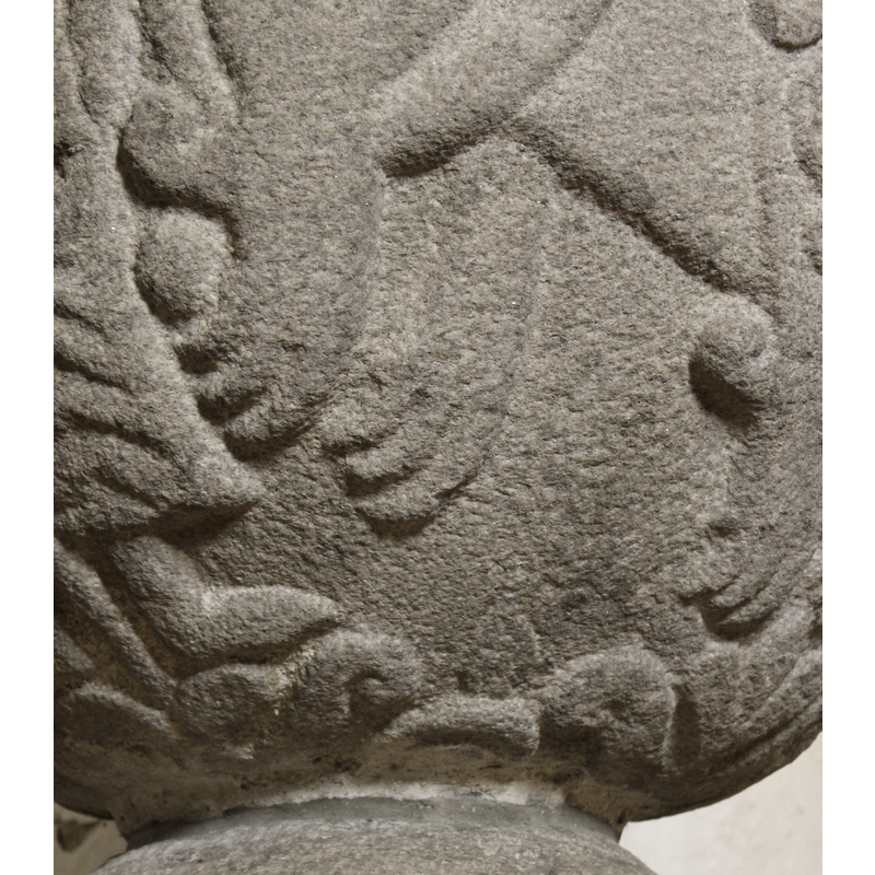 pilgrim's feet, lions's paws and tail, dragon's tail converge on the underbowl