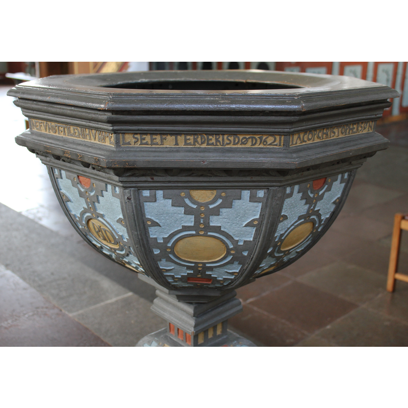 side 8 has the date of the font: 1621