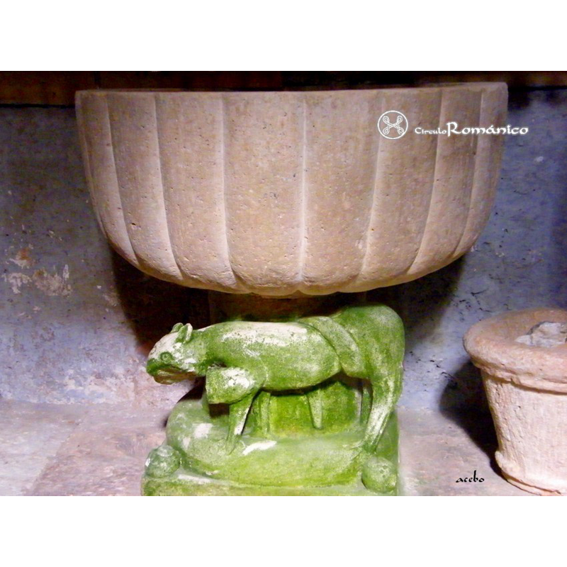 notice the object on the right, perhaps a holy-water stoup; it does not appear in the 2020 photographs
