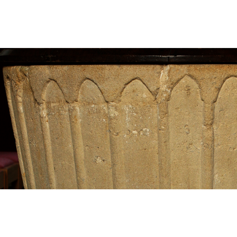 this are of the upper basin side appears to have been broken off and later cemented back on