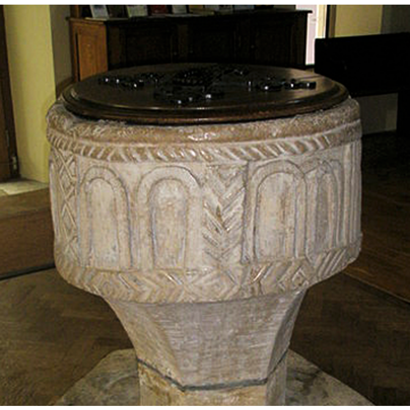 all around the basin side, very crudely done, some of the arches intersected