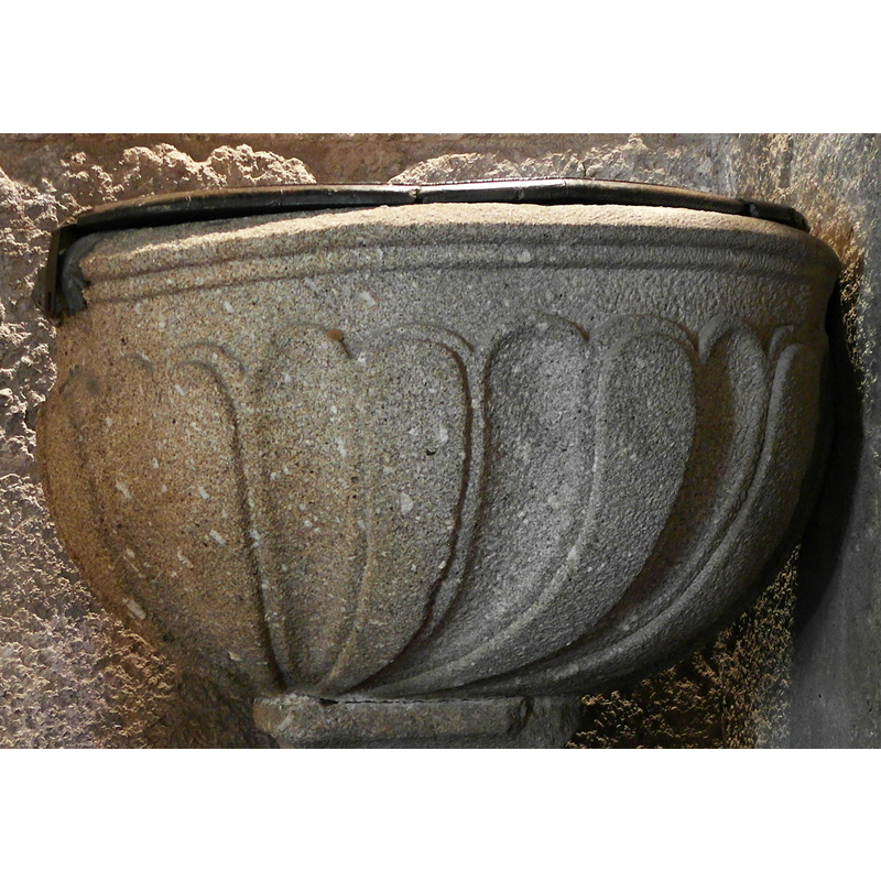 a successful combination of concave and convex ribs slanted downwards to the left