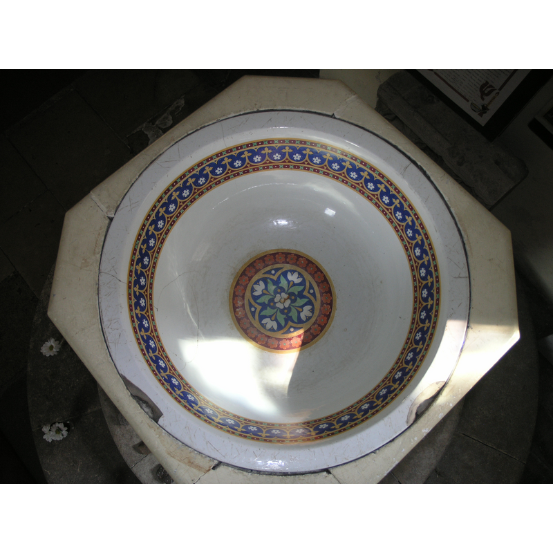 the colourful ceramic insert of the modern font