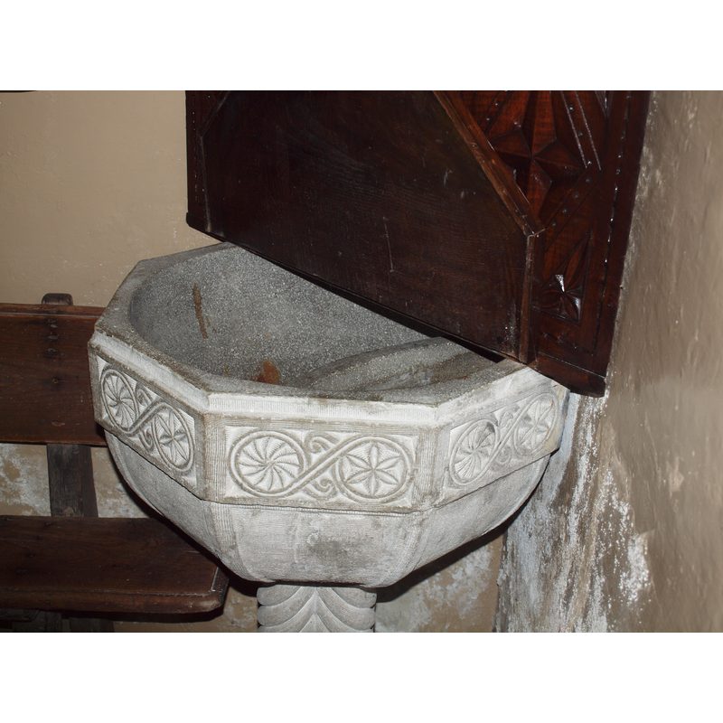 notice the internal division in the basin of the modern font