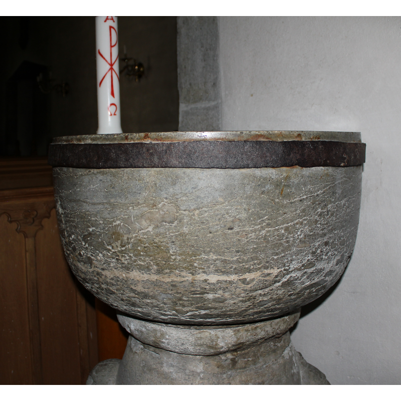 notice the reinforcing metal band at the upper rim, and the poor state of the stone