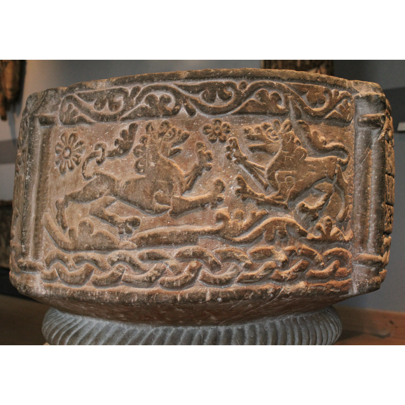 their tails resemble acanthus leaves; the lion on the left has its tail inside a ring; there are two rosettes in this scene: one with five petals, the other with eight