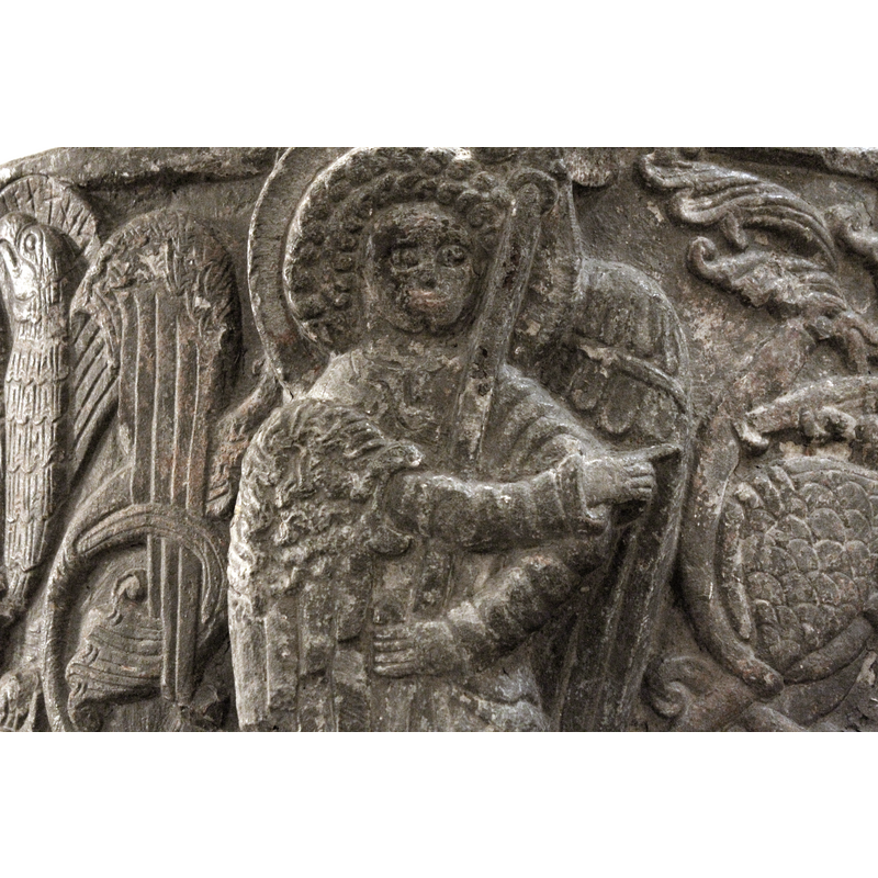 no inscription inside the halo