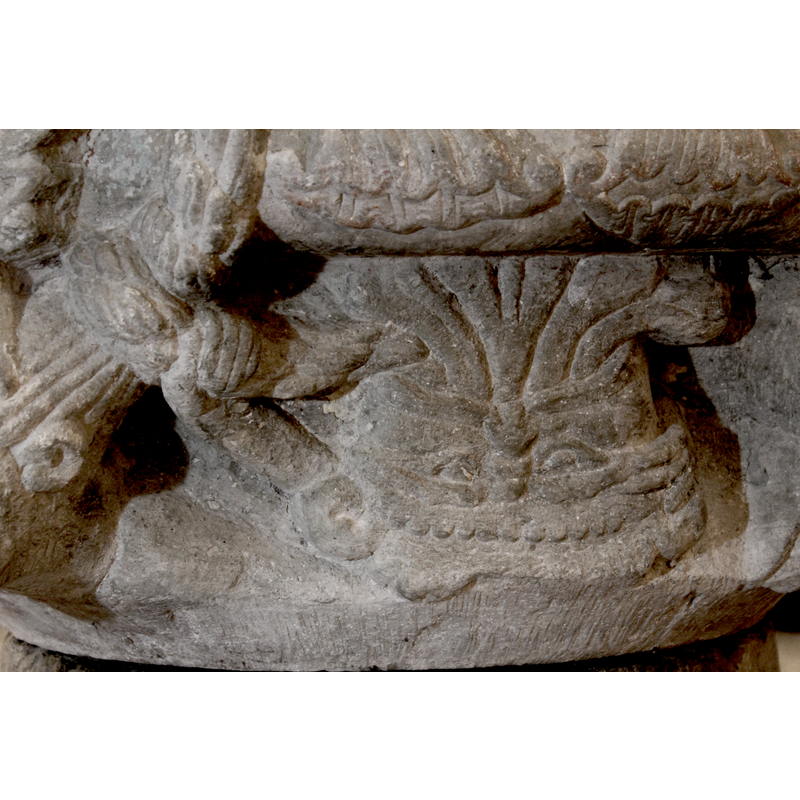 notice the arm with the hand that holds the braid; is it issuing from this head?