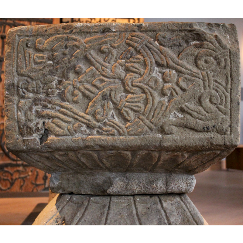 side 4; vine-like, creating multiple patterns