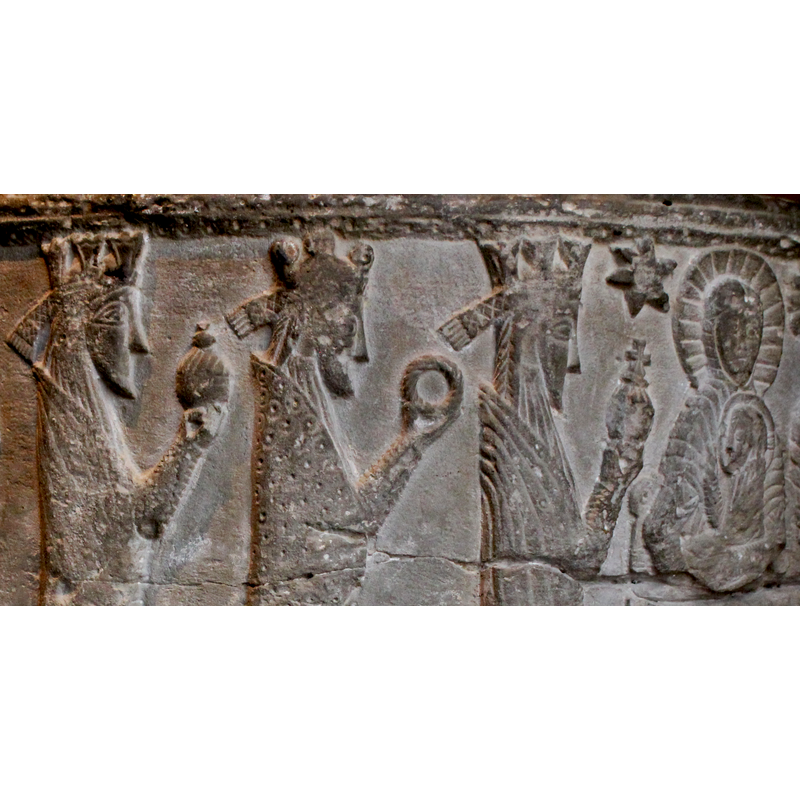 notice that the individual gifts have exchanged hands among the Magi; in the previous scene, the Magi on horseback, the second Magus carried the cross-topped container that is now in the hands of the first Magus; the second Magus now carries the ring-shaped gift that was carried earlier by the third Magus on horseback; notice also the choice of fabric patterns master Sighraf favours to render luxurious garments, which he uses also on the figures of the base