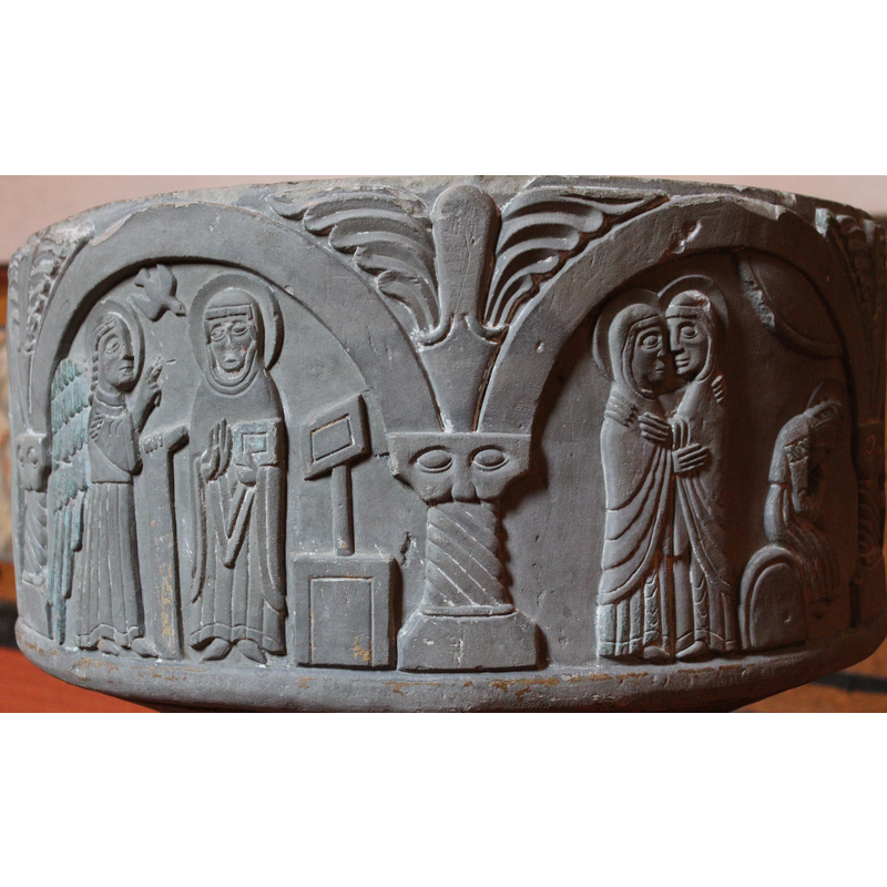 the capitals are stylised lion heads; the bases are plain