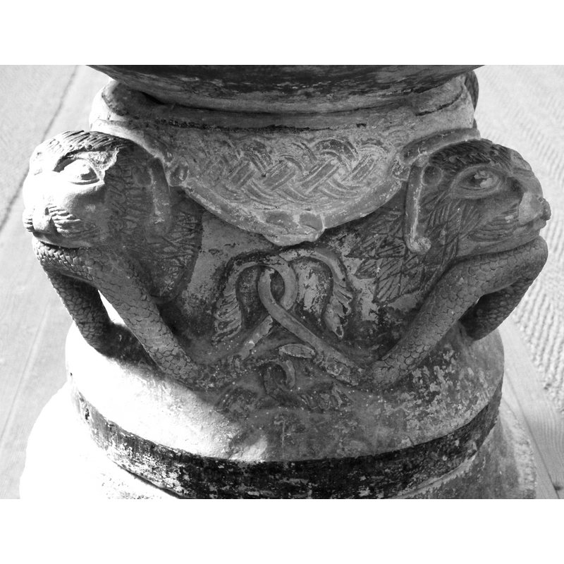 the acanthus-shaped tails of the two snakes are here tangled