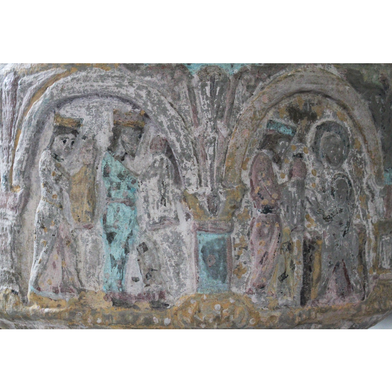 the full scene of the Adoration of the Magi in the two arches