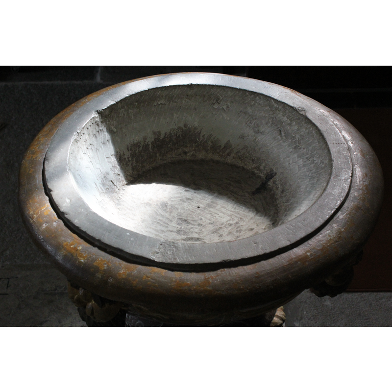 no drain; no lining