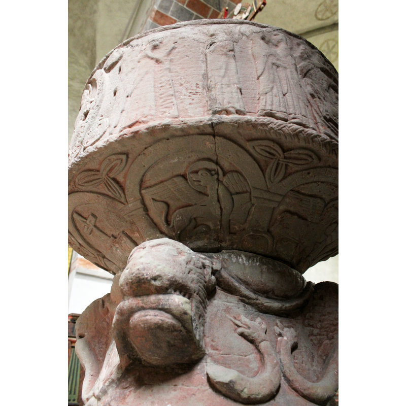 [orientation is approximate] -- showing the correspondence between the Annunciation to Mary on the basin side, and the symbol for Mark in the arch below
