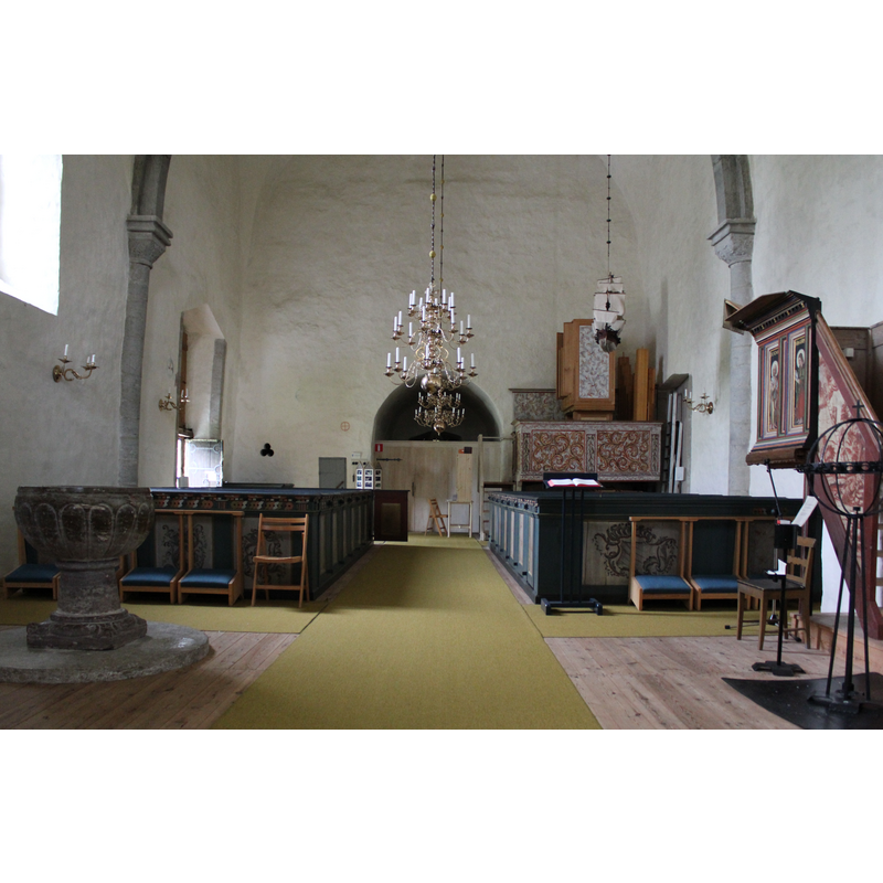 the font in the foreground, left (south) side