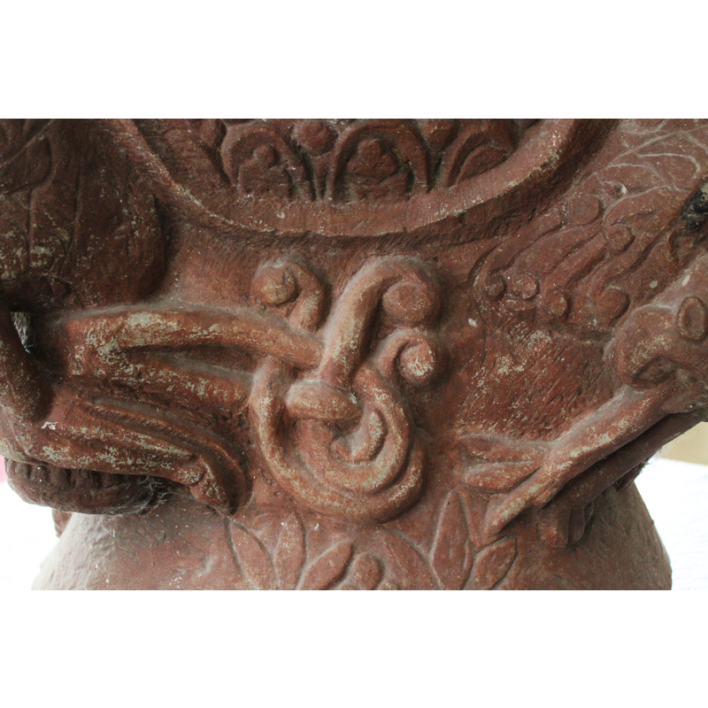 on the left is the interlaced tail of the prey in one lion's jaws -- on the right are the legs of the bird-like prey in the other lion's jaws