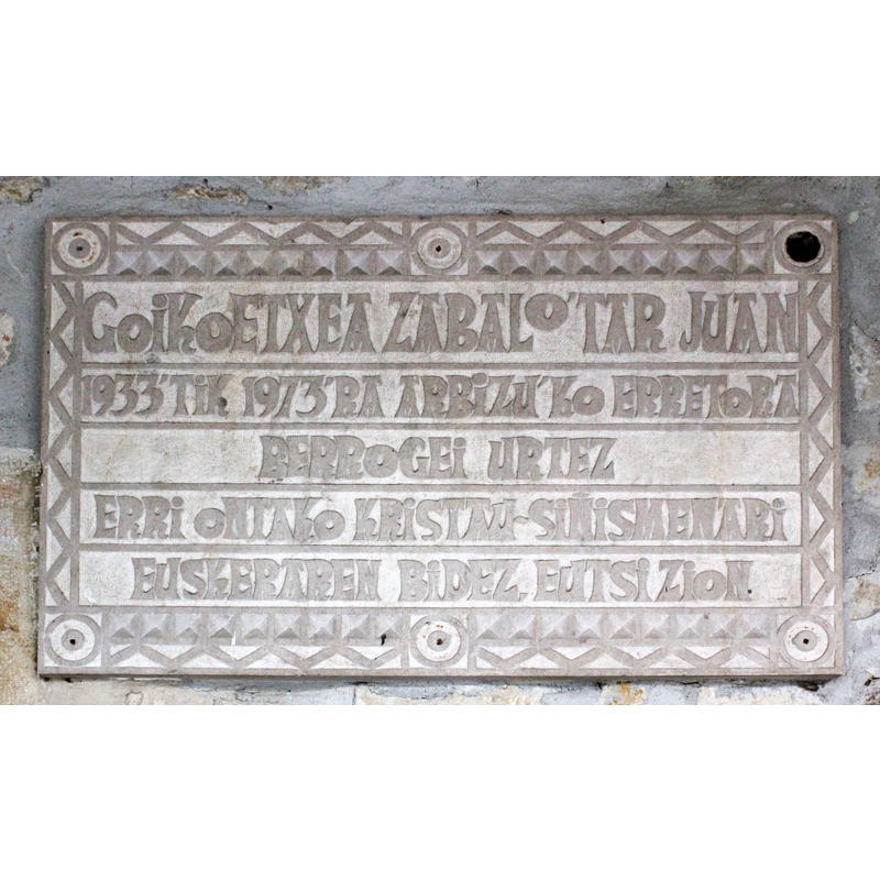 a plaque commemorating the parish' 40-year priest (1933-1973) Juan Goikoetxea Zabalo