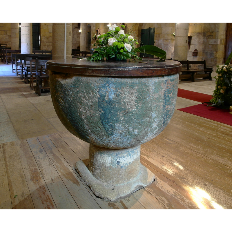 notice the damage to the upper rim (left side) of the basin -- painted font? not known when the font was painted