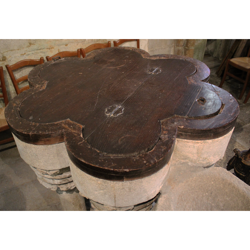 the lid covers only the main basin