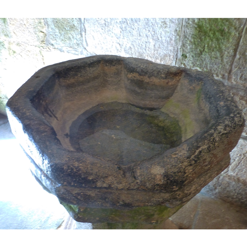 one of two located inside of the west entrance -- date unknown but could very well be pre-1700 -- this one to the south of the entranceway