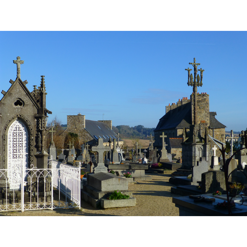 the military cemetery adjacent to the cathedral; tombs of French and German soldiers killed in WWI