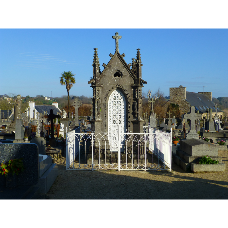 the military cemetery adjacent to the cathedral; tombs of French and German soldiers killed in WWI