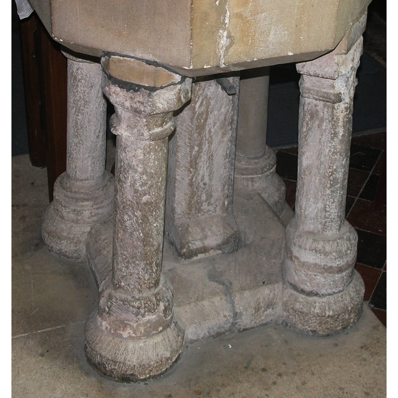 forming the capitals and bases of the outer colonnettes of the late-13th century base