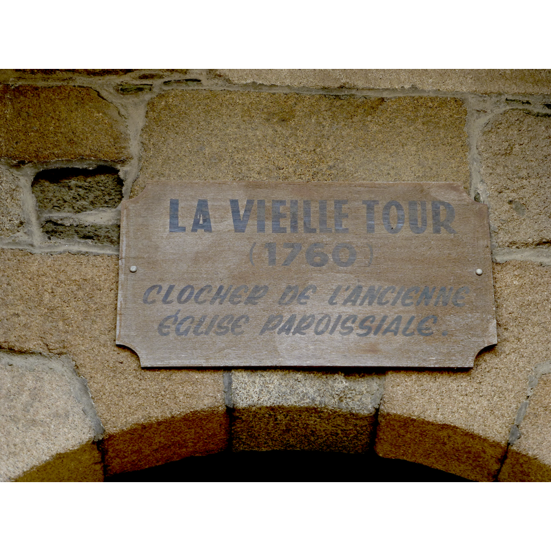 according to the entry in the Mérimée database, this date is not accurate