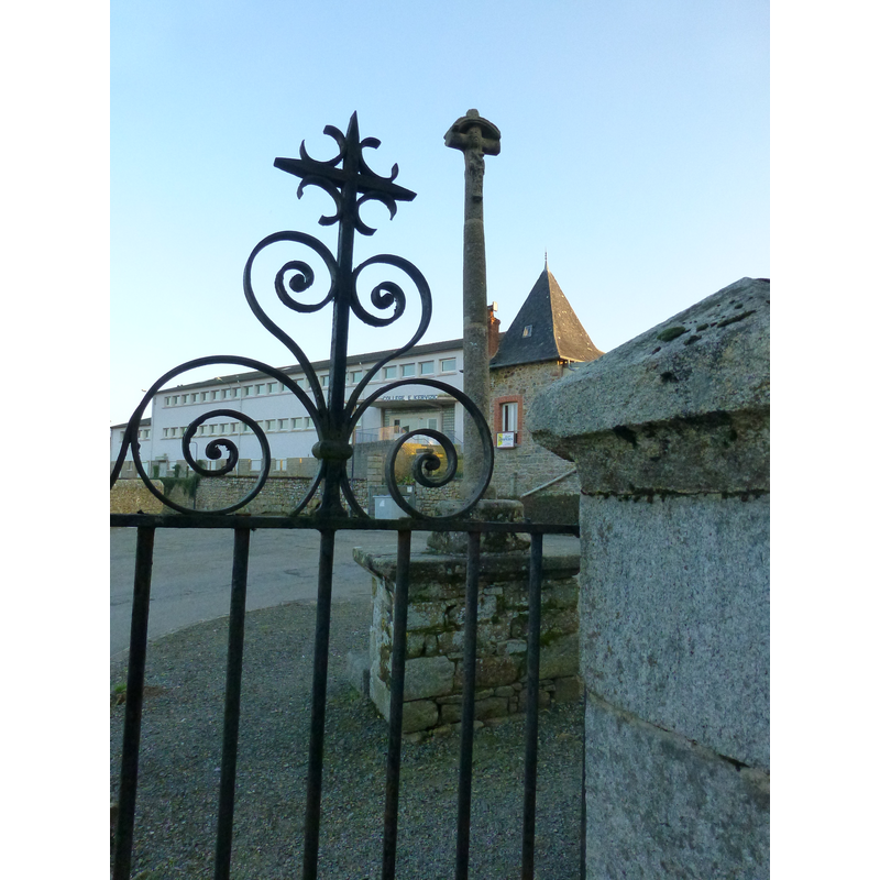 showing the Calvary cross