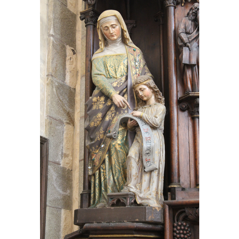 detail of the Tree of Jesse retable: side statue