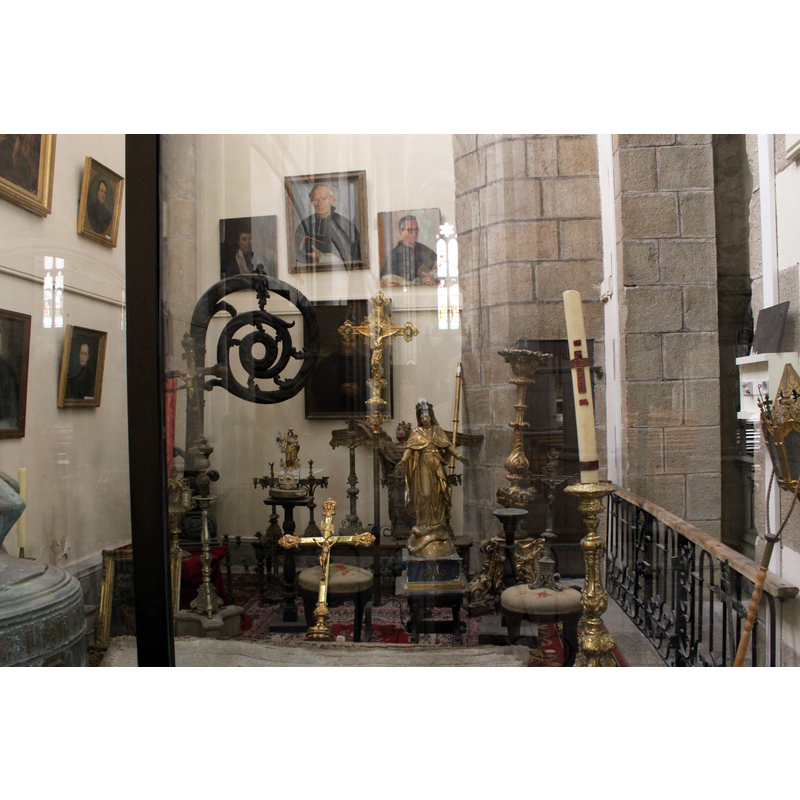 in a chapel on the southwest corner of the nave: mostly items from the old demolished church of Paimpol, as well as some items received from other churches