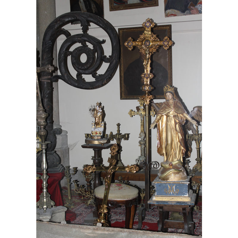 in a chapel on the southwest corner of the nave: mostly items from the old demolished church of Paimpol, as well as some items received from other churches