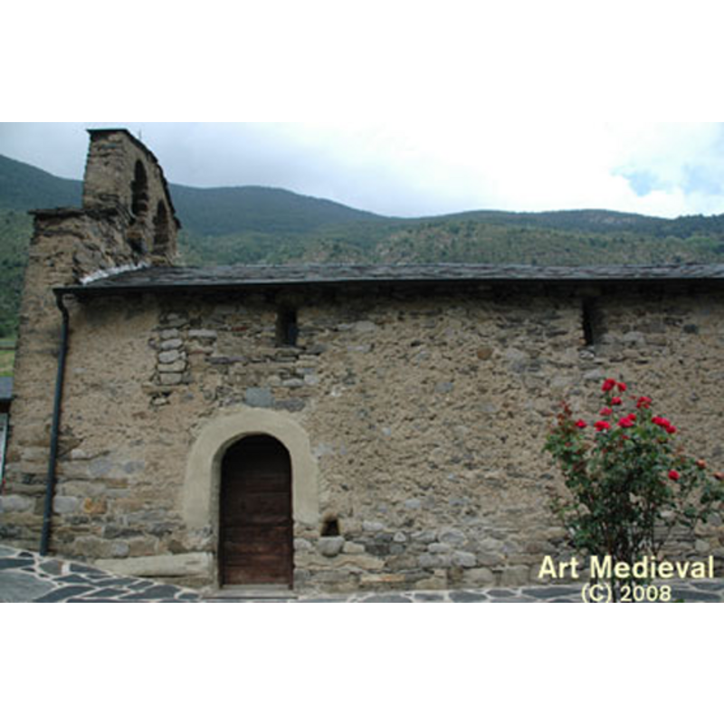 in the wall, to the right (east) of the south doorway