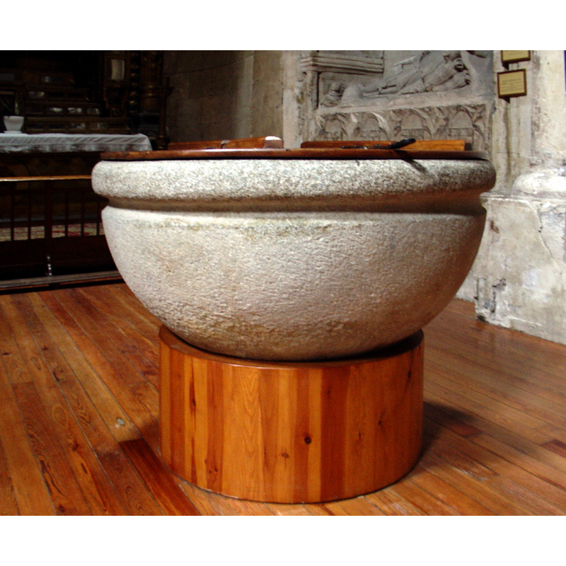 the only decoration on the basin