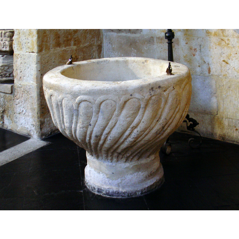 notice the two metal staples at the upper rim of the basin for the anchoring of the cover