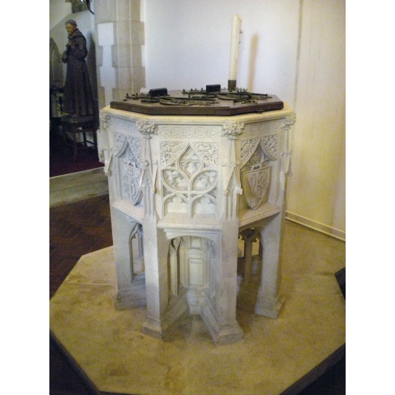 the modern font at the Roman Catholic church of the Sacred Heart [cf. FontNotes]