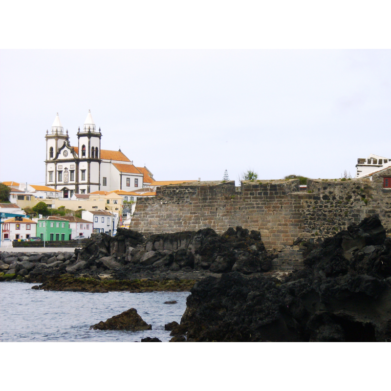 walls of the Forte Grande de São Mateus and the new Church of São Mateus