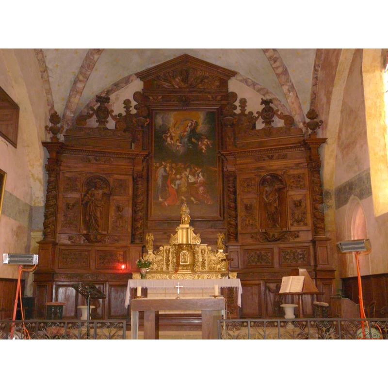 17th-century retable; the tabernacle is 18th-century