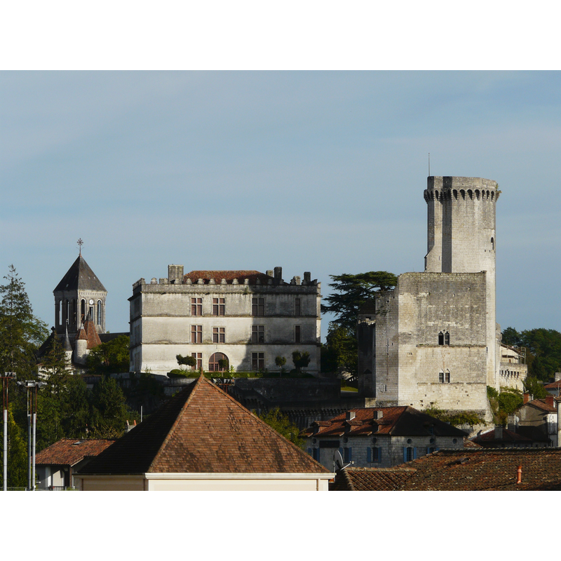 the church on the left; the Renaissance pavillion in the centre; the donjon of the medieval fortress on the right
