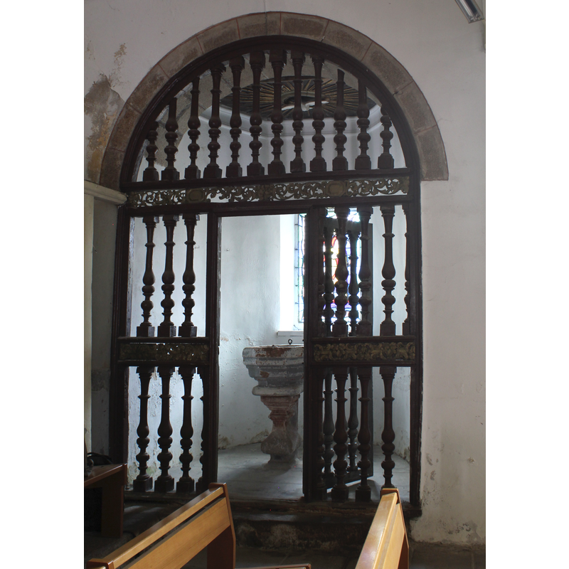 chapel/alcove at the west end of the north side