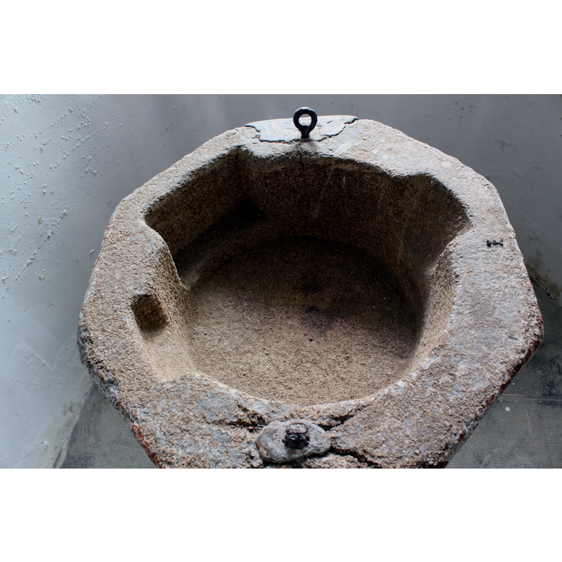 the main basin; the large pronounced notches on the inside of the basin rim appear to be a local characteristic of this area