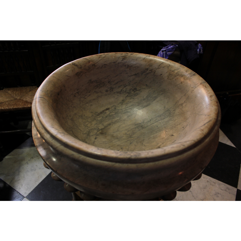 the modern font in which the poet John Keats was baptised