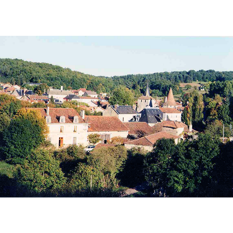 the village of Javerlhac; the church appears near the castle
