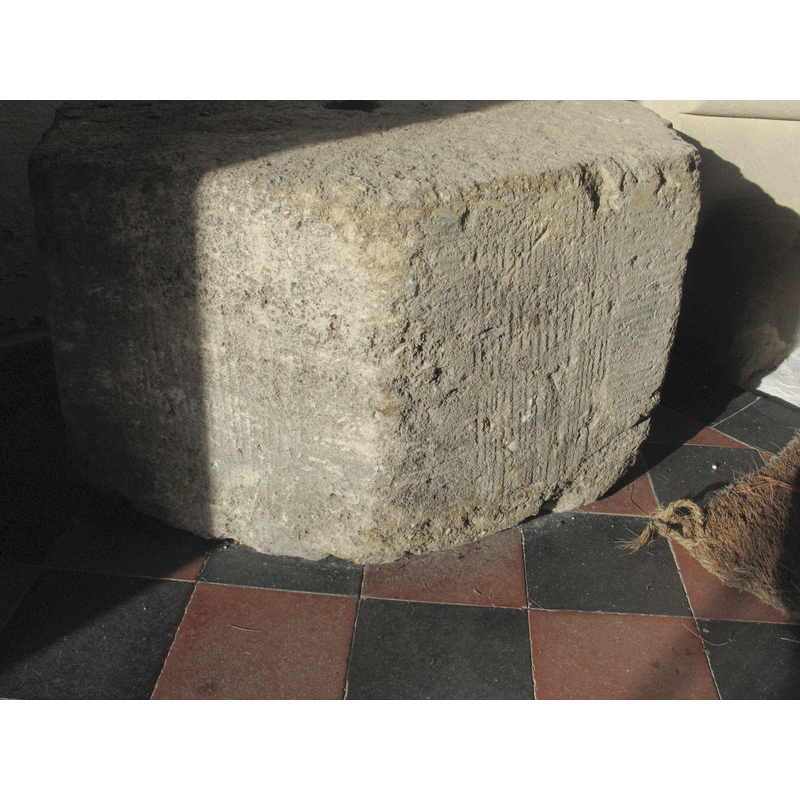 notice the carving marks clearly visible on the sides