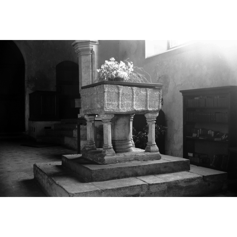 Photo caption: "Early 13c font with arcading to bowl" -- the cover is modern