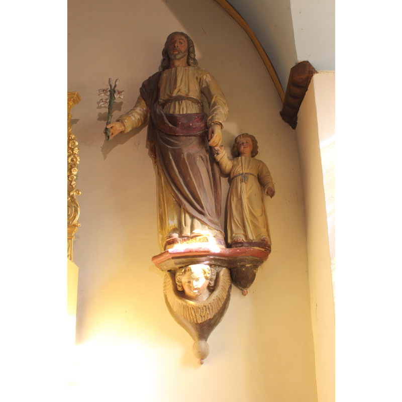 to the right of the main retable